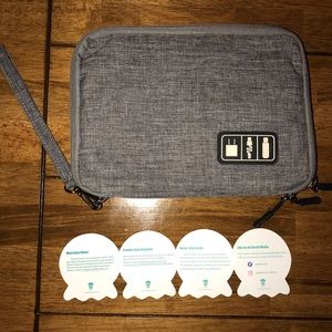 Jelly Comb charging cord SD holder electronic travel organizer grey